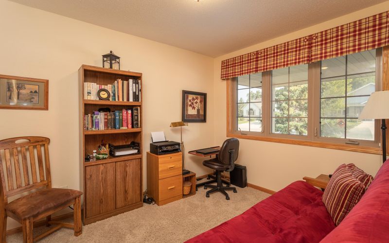 214 Ashley Ln, Alexandria, MN 56308