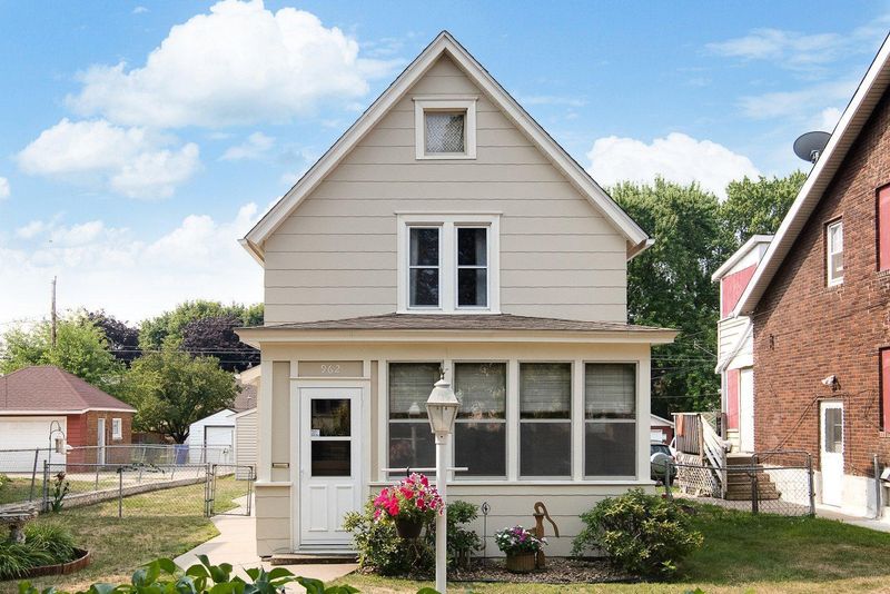 962 Cook Ave E, Saint Paul, MN 55106