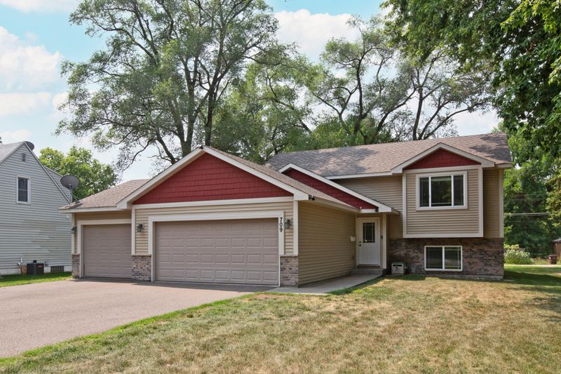 709 Portland Ave, Saint Paul Park, MN 55071