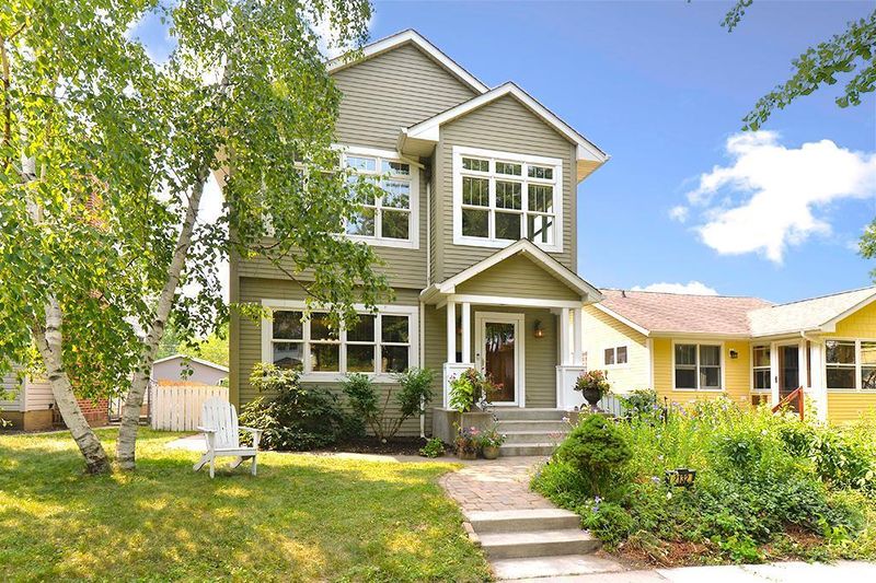 2132 Palace Ave, Saint Paul, MN 55105