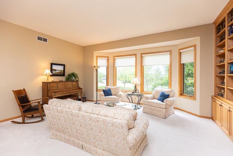 8974 Hunters Way, Apple Valley, MN 55124