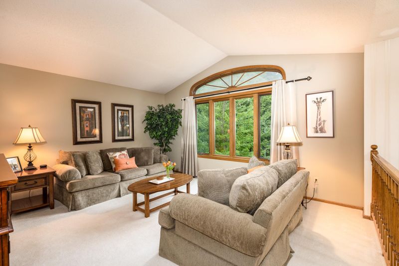 2555 Sumac Cir, White Bear Lake, MN 55110