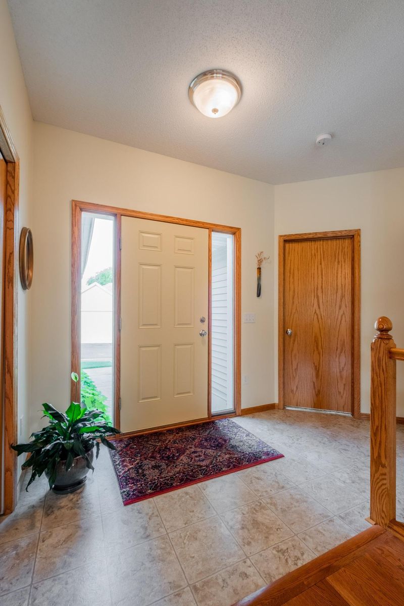 2119 Park Pointe Dr, Northfield, MN 55057