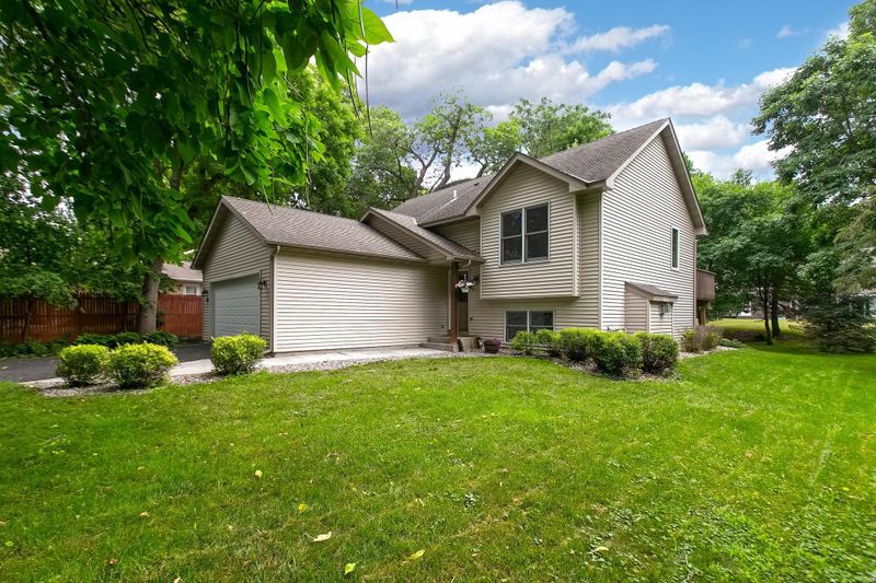 5913 Fairfield Rd, Mound, MN 55364