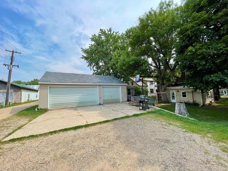 326 N Van Buren Ave, Springfield, MN 56087