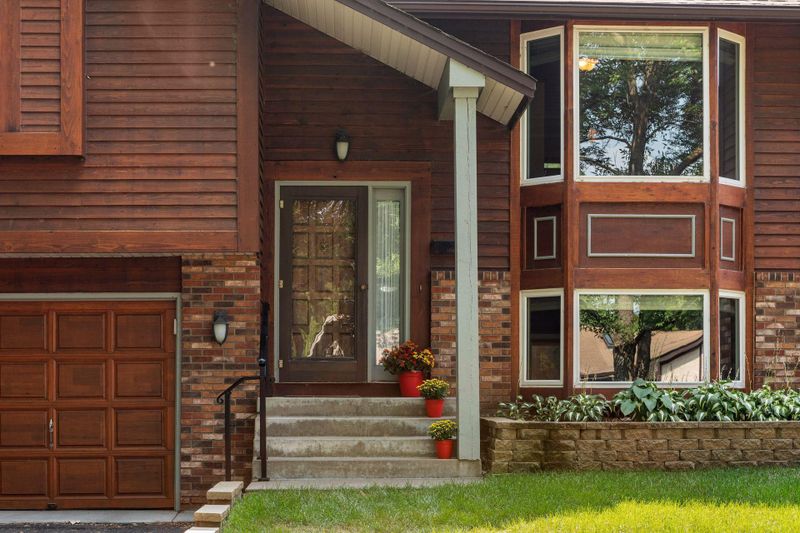 4401 Shoreview Rd, Robbinsdale, MN 55422