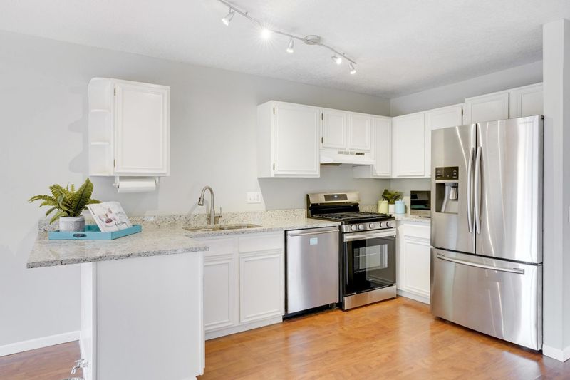 10523 Decatur Cir, Bloomington, MN 55438