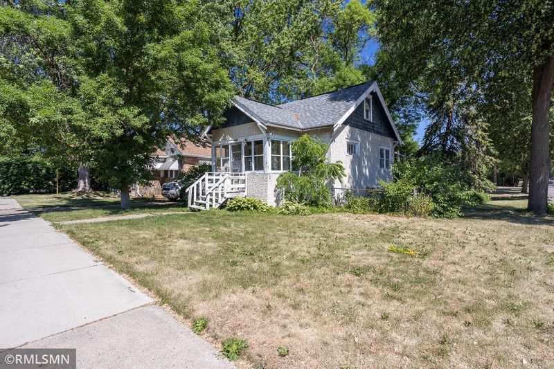 1895 Reaney Ave E, Saint Paul, MN 55119