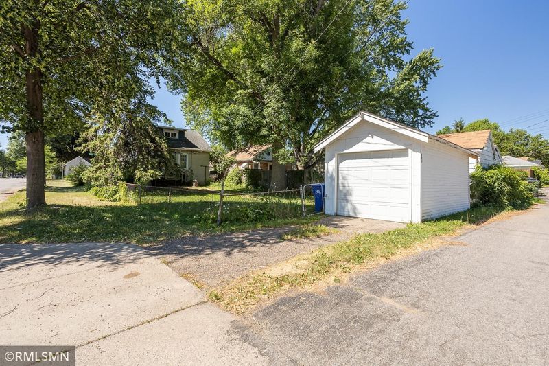 1895 Reaney Ave E, Saint Paul, MN 55119