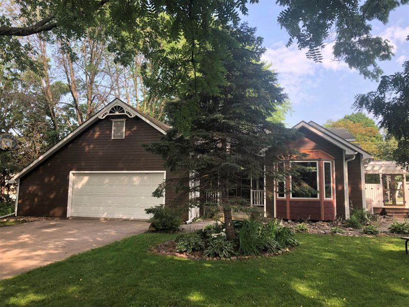 20 1st Ave SE, Plainview, MN 55964
