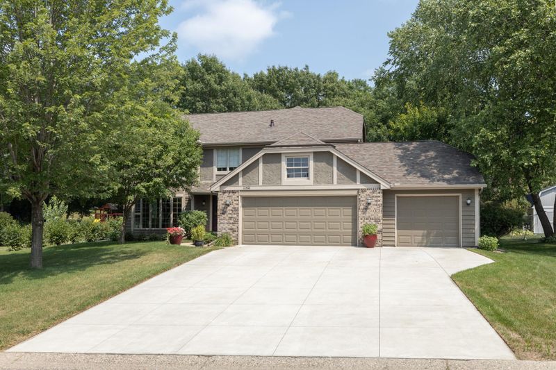12566 Dover Dr, Apple Valley, MN 55124