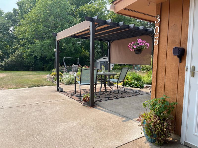 305 Sunset Ln N, Cambridge, MN 55008