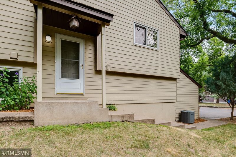 1623 Upper Afton Rd #A, Saint Paul, MN 55106