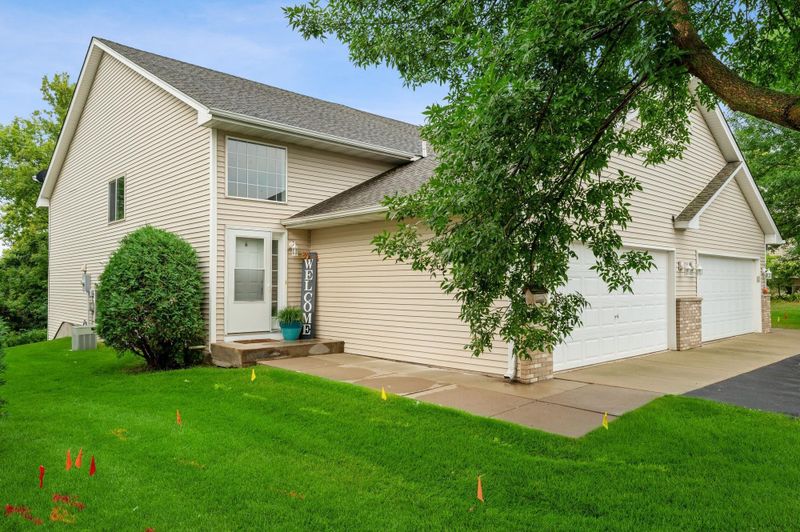 146 Pheasant Ridge Dr, Montrose, MN 55363