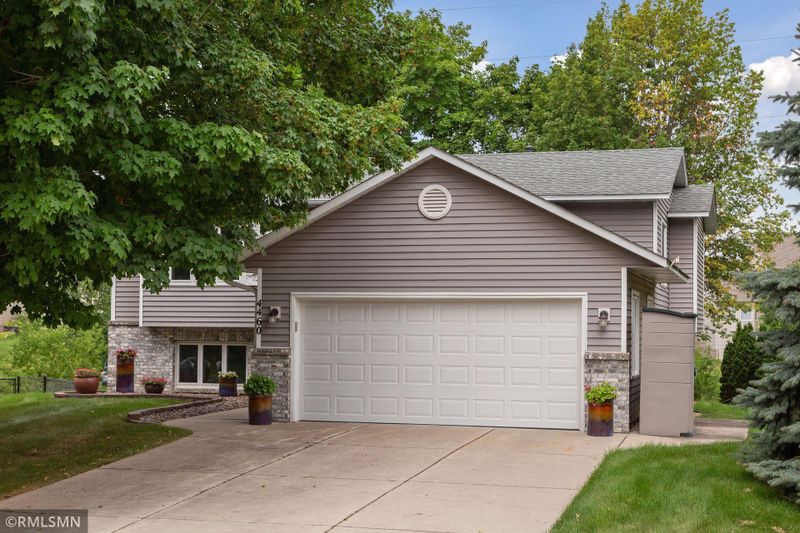 4460 Hamilton Dr, Eagan, MN 55123