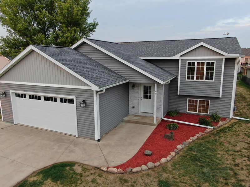 906 8th Ave NE, Kasson, MN 55944