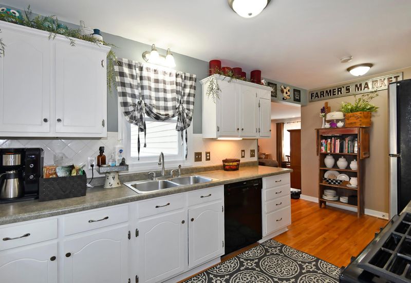 108 7th Ave NW, Waseca, MN 56093