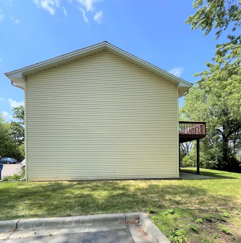 323 Winifred St E, Saint Paul, MN 55107