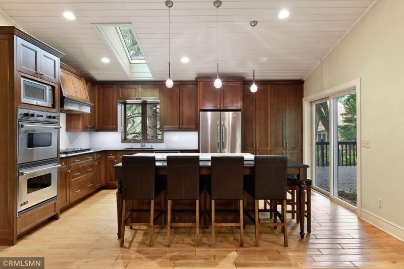 1840 Pheasant Dr, Excelsior, MN 55331