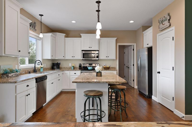 24733 Superior Cir, Rogers, MN 55374