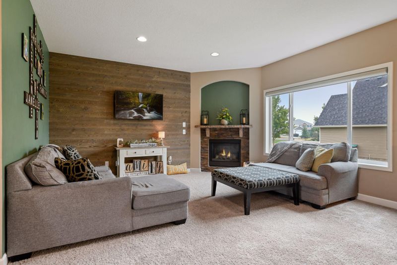24733 Superior Cir, Rogers, MN 55374