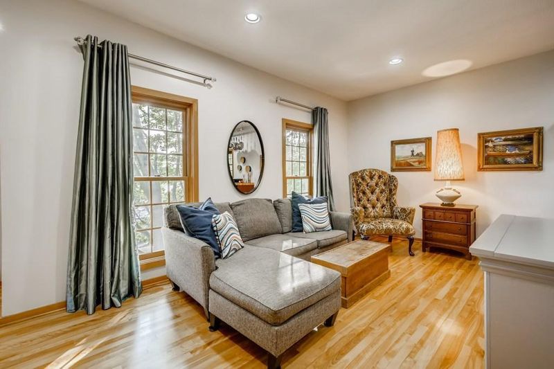 307 Walnut St #6, Saint Paul, MN 55102