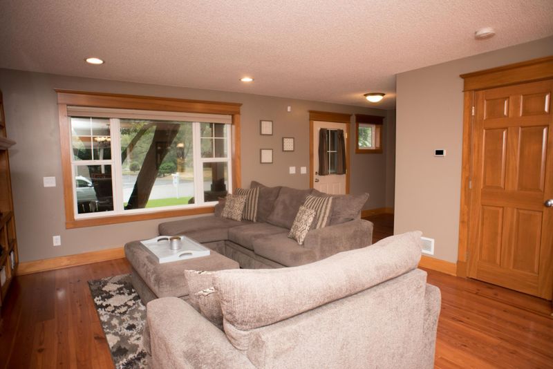5941 3rd St NE, Fridley, MN 55432