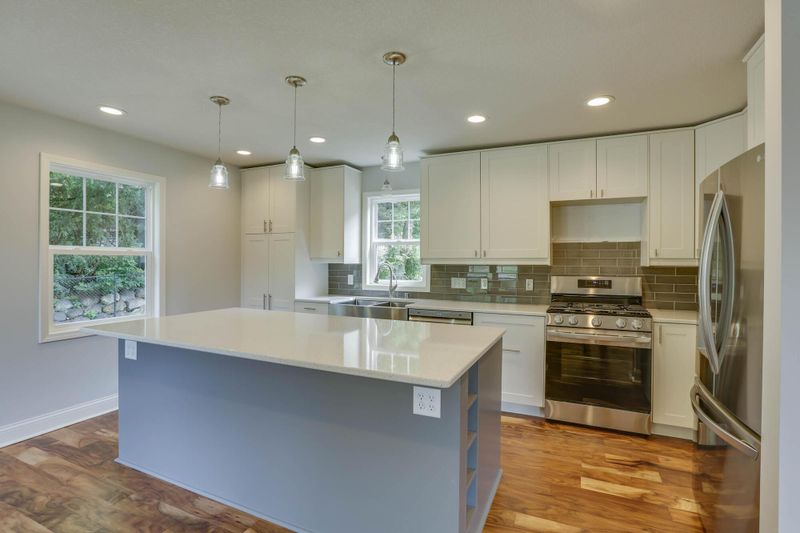 14821 Mckenzie Blvd, Minnetonka, MN 55345