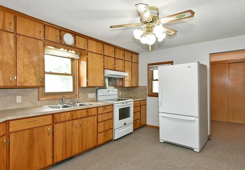 1009 N Cedar Ave, Owatonna, MN 55060