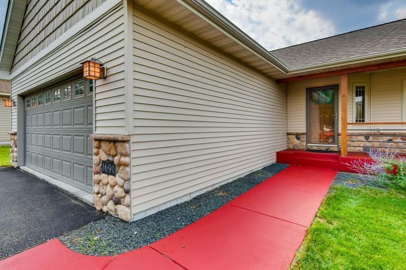 1691 Rodao Dr, River Falls, WI 54022