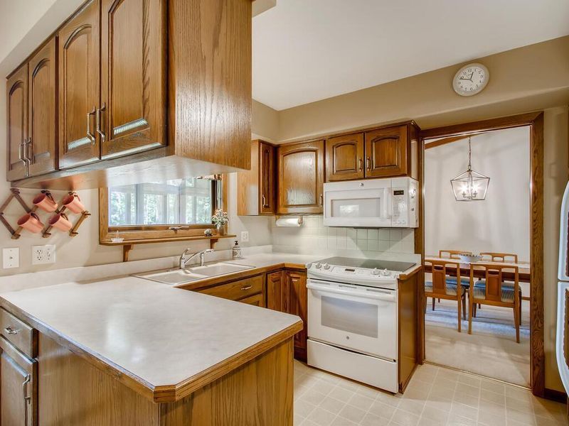 3185 Hafner Ct, Shoreview, MN 55126