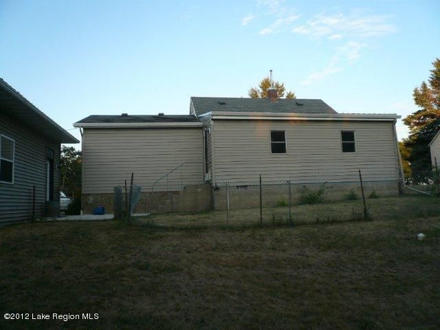 1052 S Otter Ave, Parkers Prairie, MN 56361