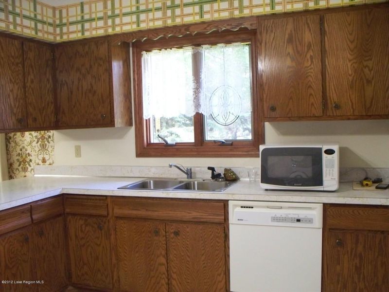 307 10th St SE, Barnesville, MN 56514