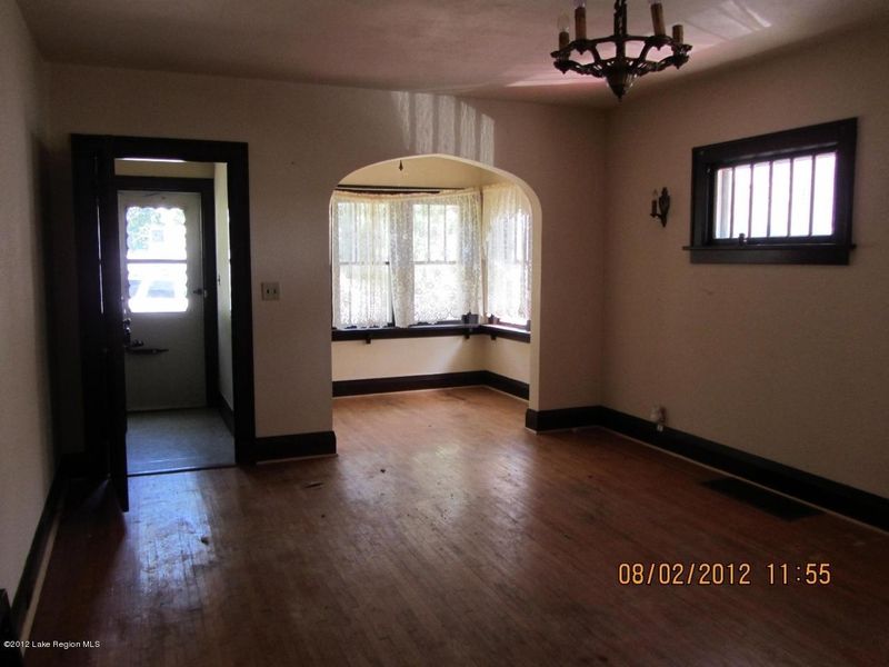 617 N Vine St, Fergus Falls, MN 56537