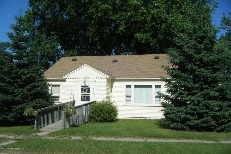 316 3rd St NE, Staples, MN 56479