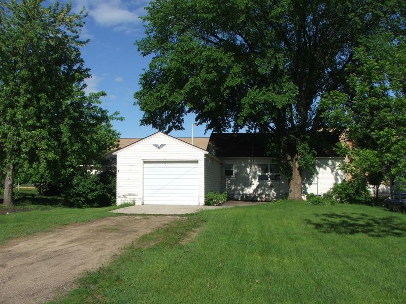 316 3rd St NE, Staples, MN 56479