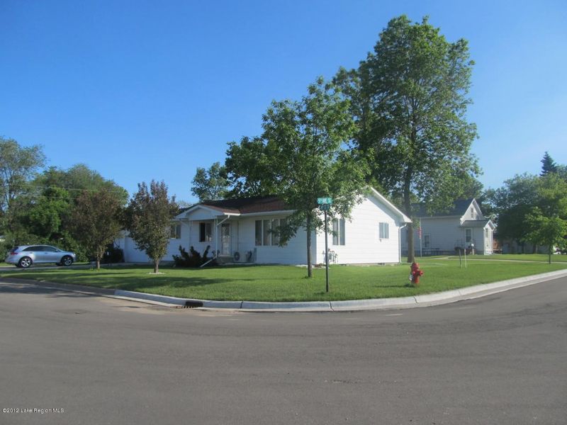 437 SE 4th St, Perham, MN 56573