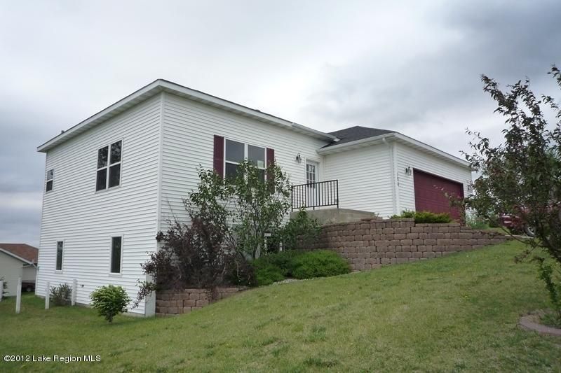 106 Andrew Dr, Fergus Falls, MN 56537