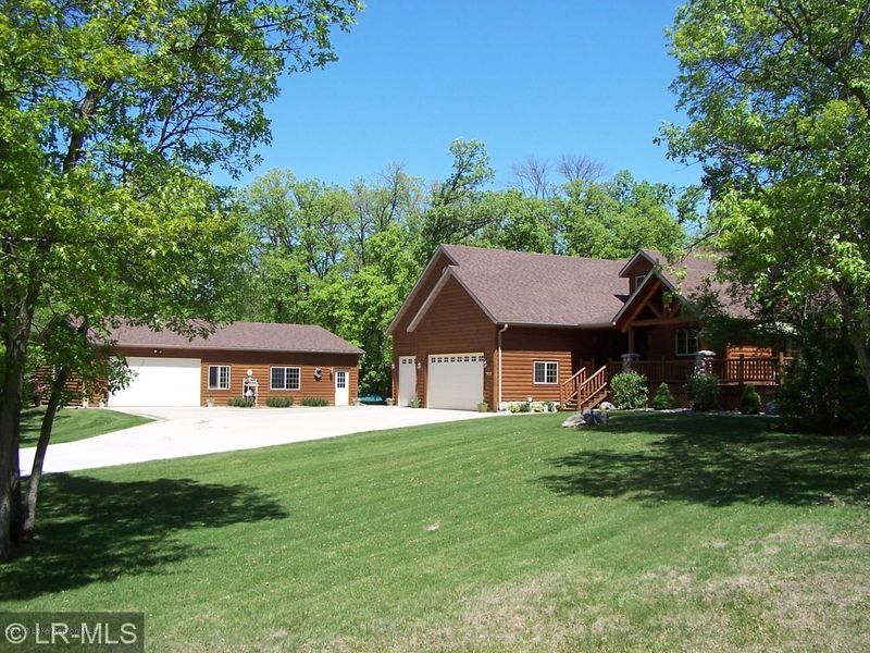 1332 Diversion Dr, Fergus Falls, MN 56537