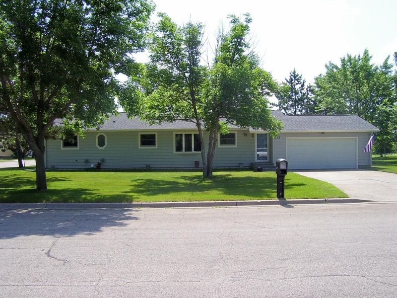 611 SW 4th Ave, Perham, MN 56573