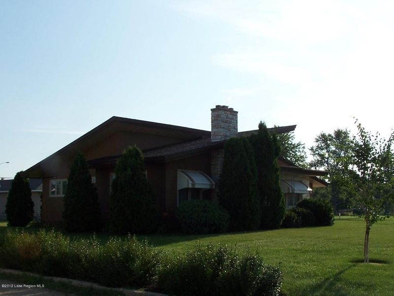 606 Irving Ave SW, Wadena, MN 56482