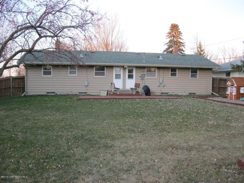 109 W Adolphus Ave, Fergus Falls, MN 56537