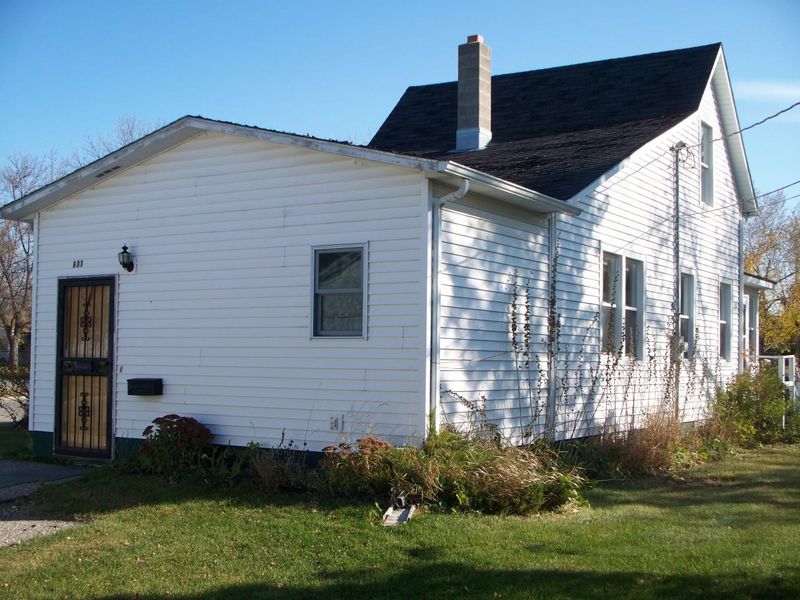 801 SE 3rd St, Barnesville, MN 56514
