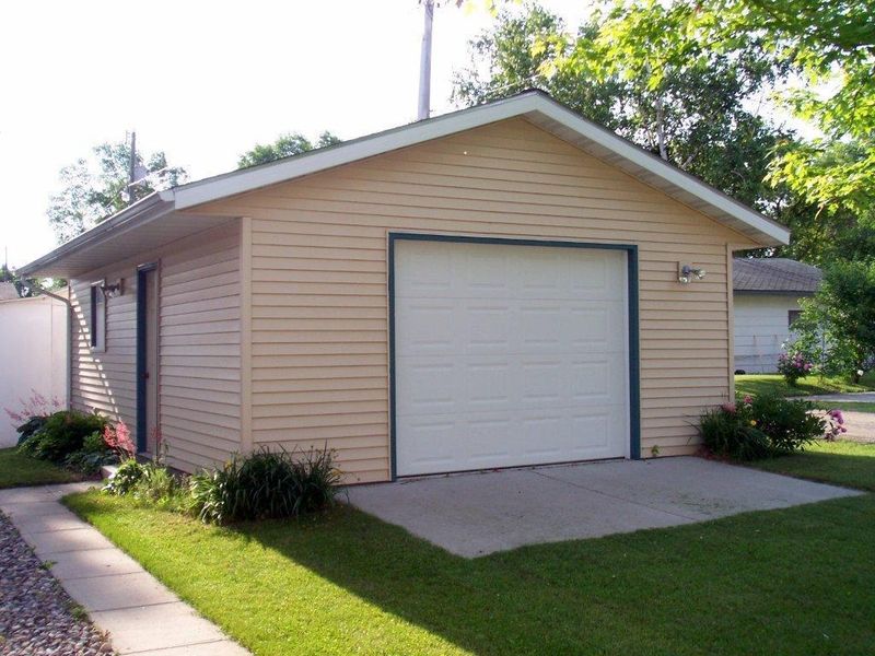 529 Bancroft Ave W, Fergus Falls, MN 56537
