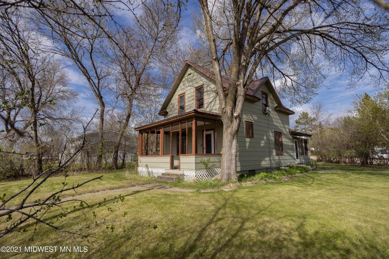 503 4th St, Henning, MN 56551