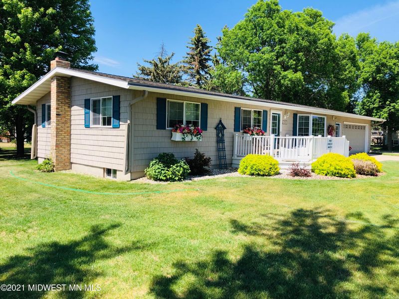 712 5th Ave SW, Perham, MN 56573