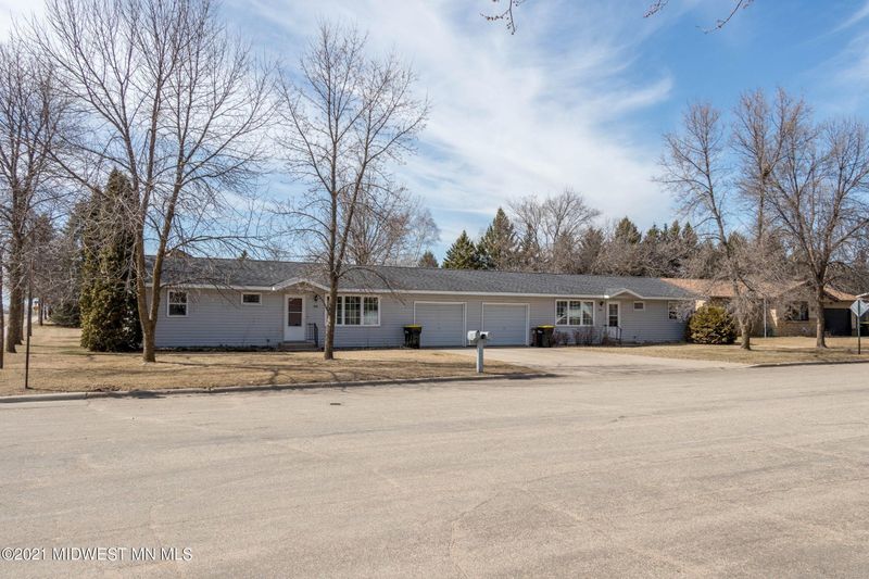 848 - 850 4th Ave SW, Perham, MN 56573
