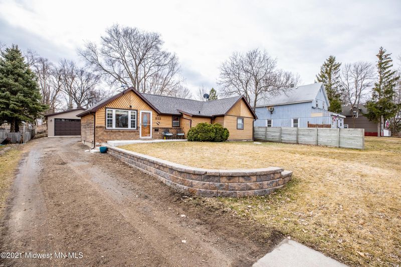 512 E Adolphus Ave, Fergus Falls, MN 56537