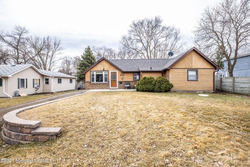 512 E Adolphus Ave, Fergus Falls, MN 56537