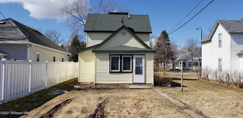 412 6th St SE, Staples, MN 56479